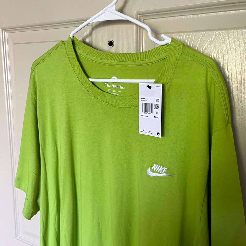NWT Men’s Green Nike T-Shirt